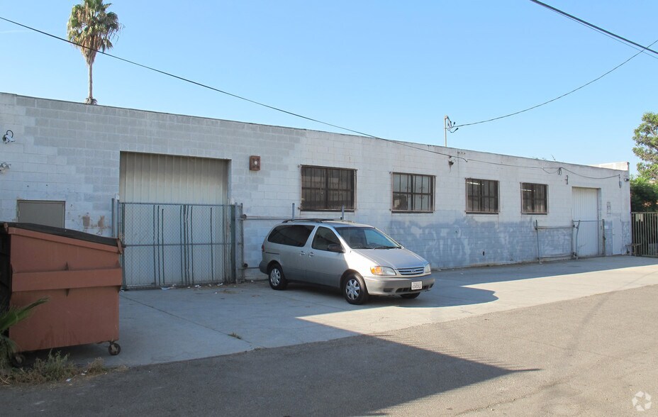 4223 W Jefferson Blvd, Los Angeles, CA à louer - Photo du bâtiment - Image 2 de 20