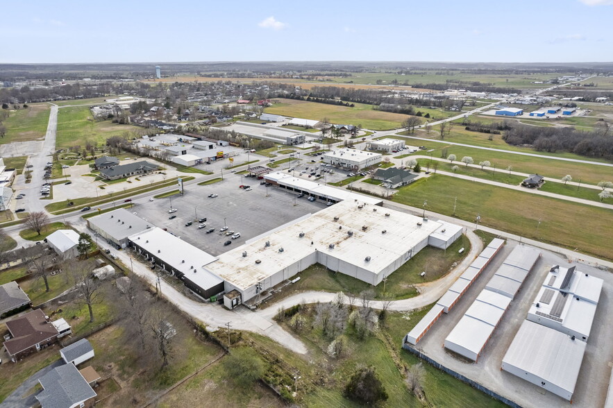 1805-1913 W Broadway St, Bolivar, MO for lease - Building Photo - Image 3 of 4