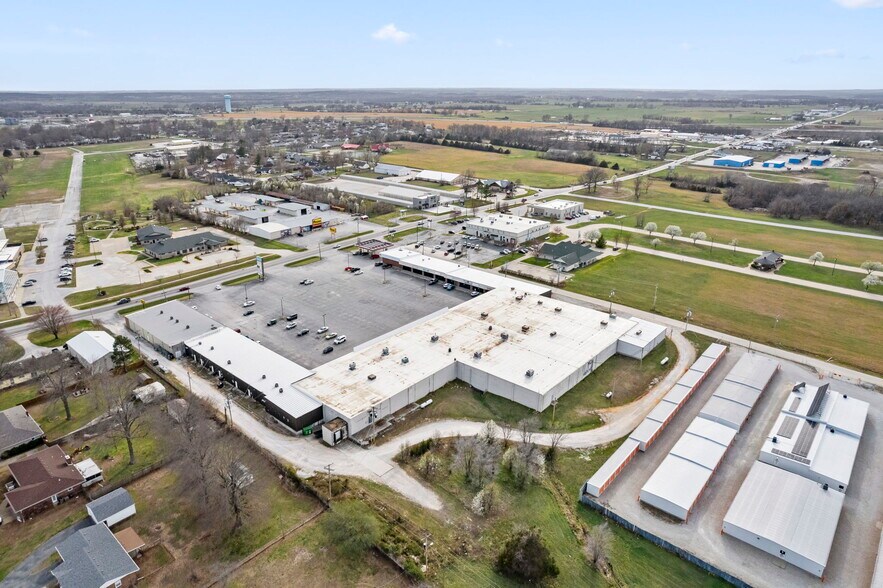 1805-1913 W Broadway St, Bolivar, MO à louer - Photo du bâtiment - Image 3 de 4