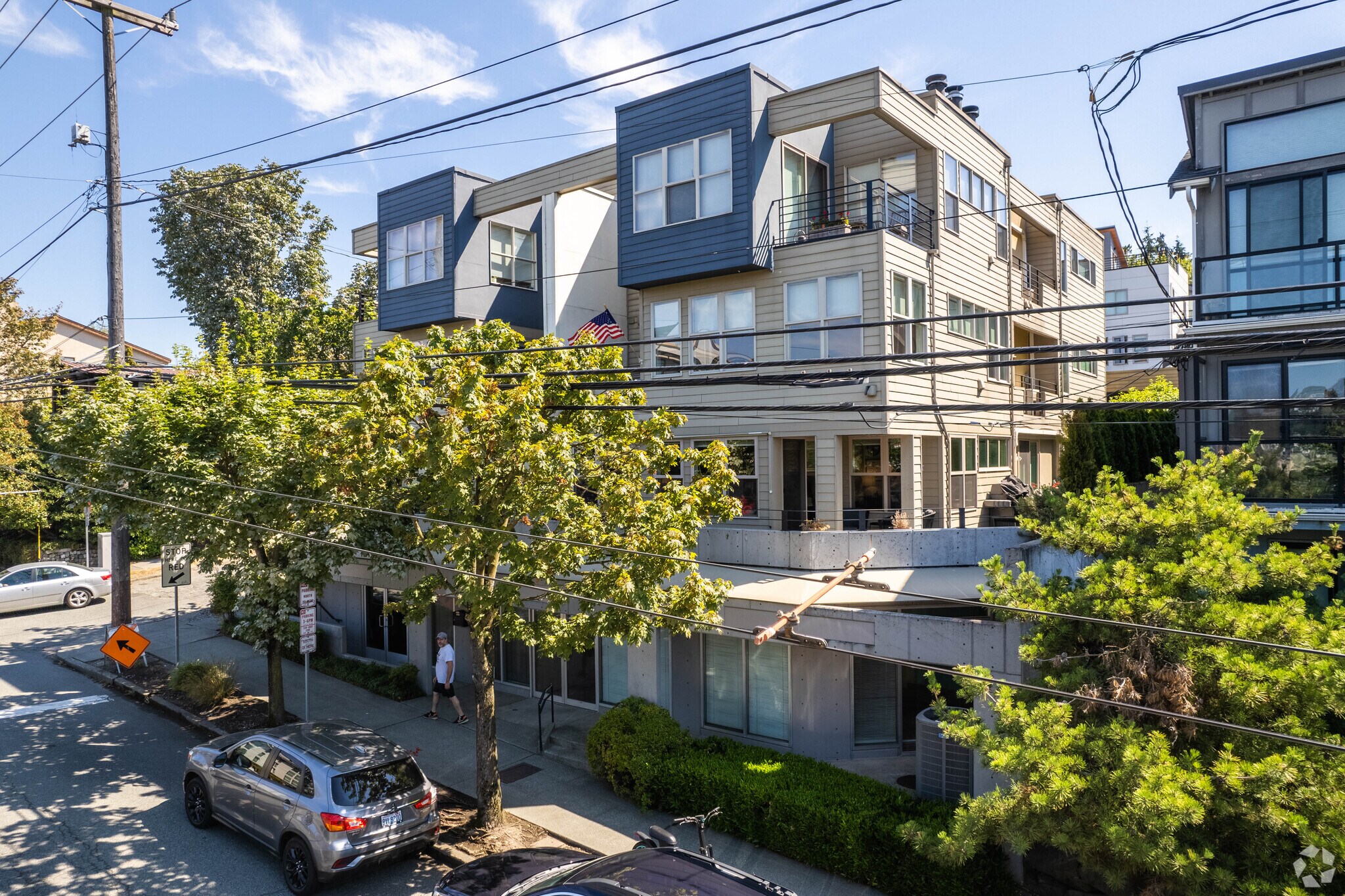 2044 Eastlake Ave, Seattle, WA for lease Primary Photo- Image 1 of 32
