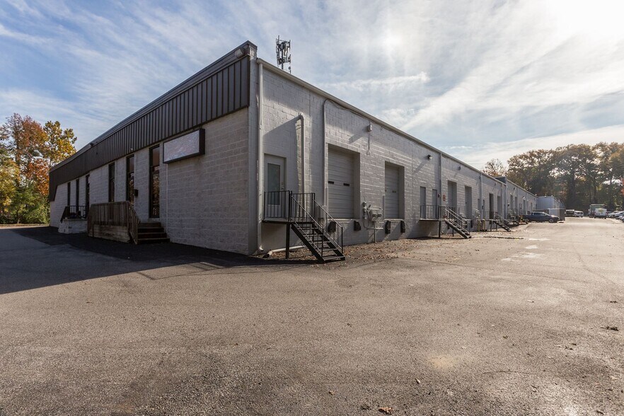 836 Ritchie Hwy, Severna Park, MD à louer - Photo du bâtiment - Image 2 de 5