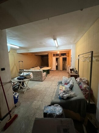 Plus de détails pour Multi-résidentiel à vendre