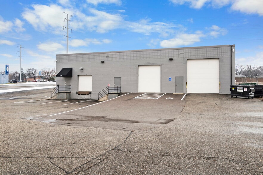 396-400 E American Blvd, Bloomington, MN for sale - Building Photo - Image 3 of 5