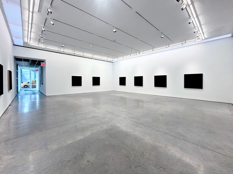 507 W 24th St, New York, NY à louer - Photo du bâtiment - Image 3 de 10