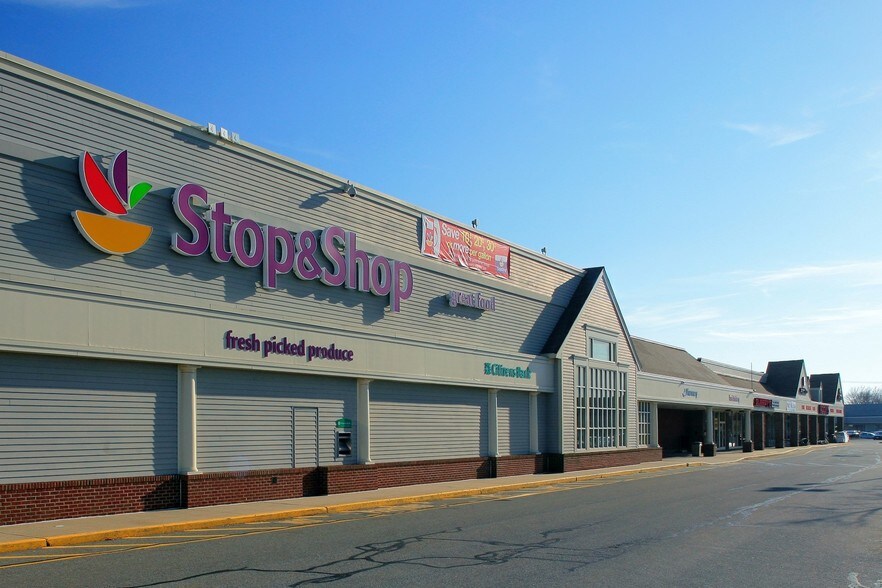 221 Huttleston Ave, Fairhaven, MA à louer - Photo principale - Image 2 de 2