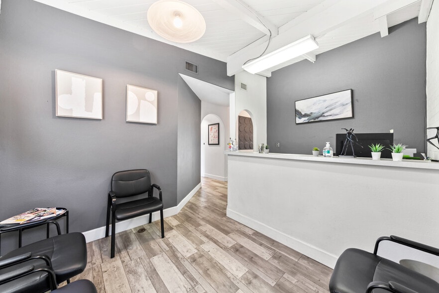 1714 17th St, Santa Monica, CA for lease - Interior Photo - Image 2 of 14