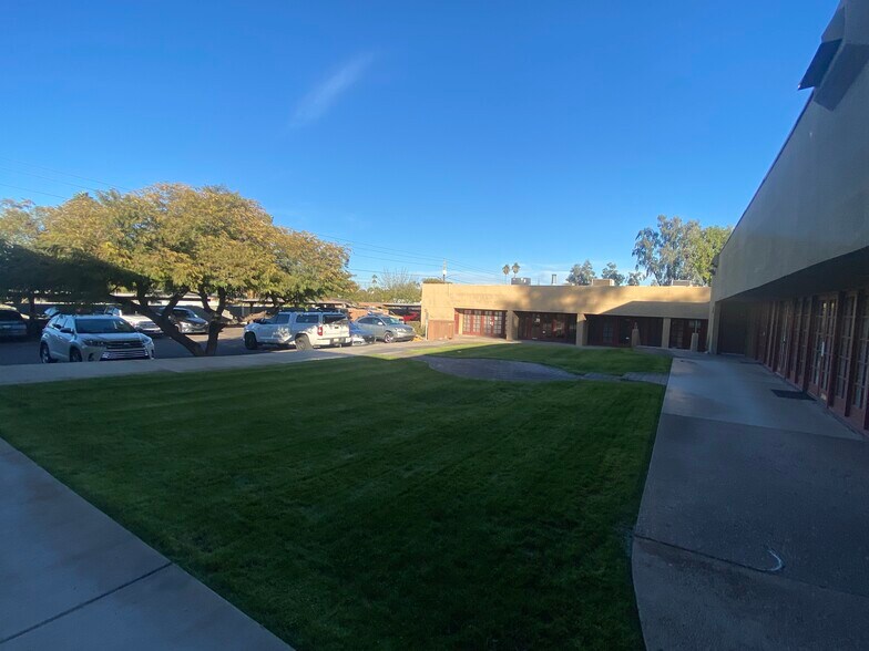 2990 E Northern Ave, Phoenix, AZ à louer - Photo du bâtiment - Image 2 de 9