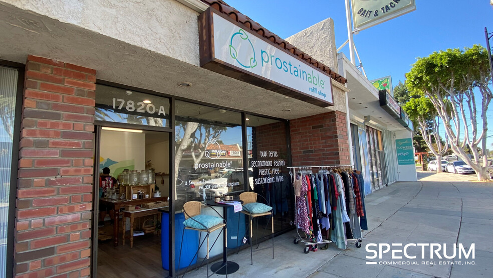 17818-17820 Chatsworth St, Granada Hills, CA for lease - Building Photo - Image 2 of 7