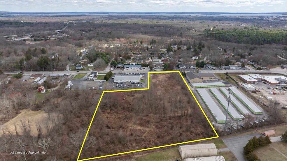 2721 S County Trl, East Greenwich, RI à vendre - Photo du bâtiment - Image 2 de 9