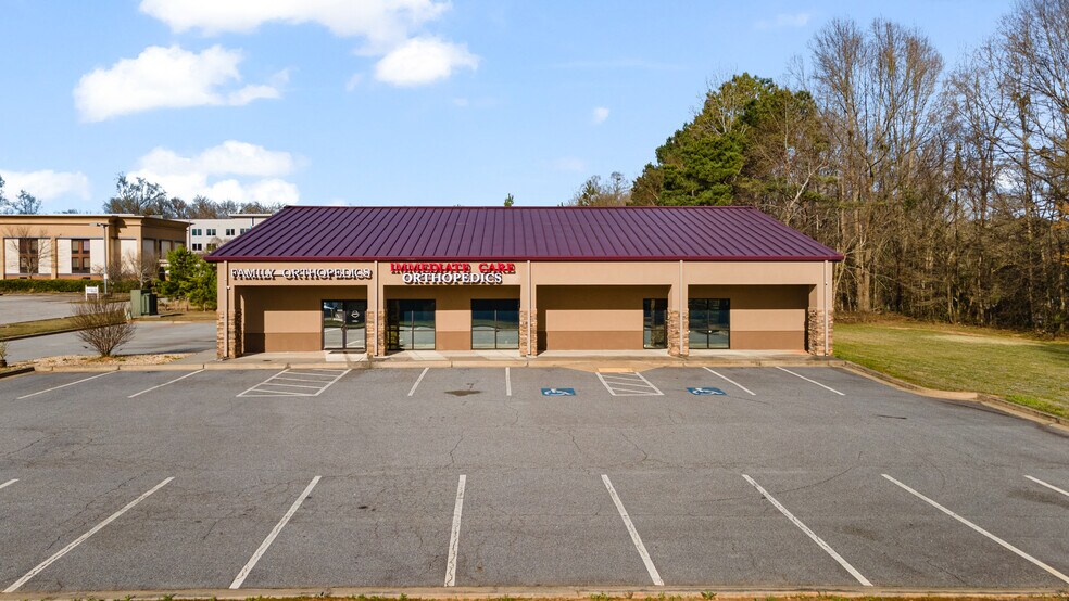 142 Hampton Ct, Commerce, GA for sale - Building Photo - Image 1 of 21