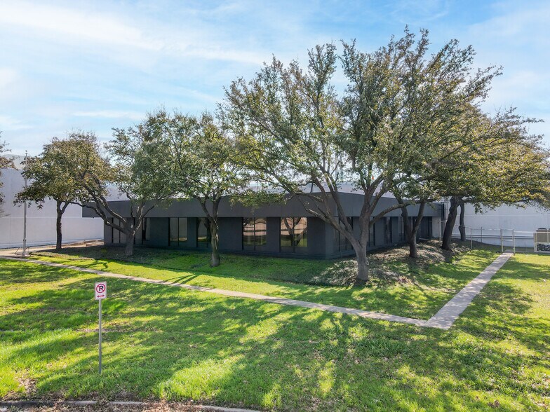 4404 S Beltwood Pky, Dallas, TX à vendre - Photo du bâtiment - Image 1 de 2