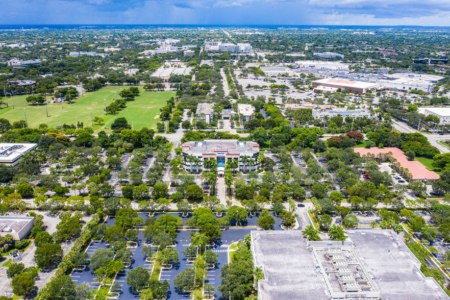 7901 SW 6th Ct, Plantation, FL à louer - Photo du bâtiment - Image 3 de 8