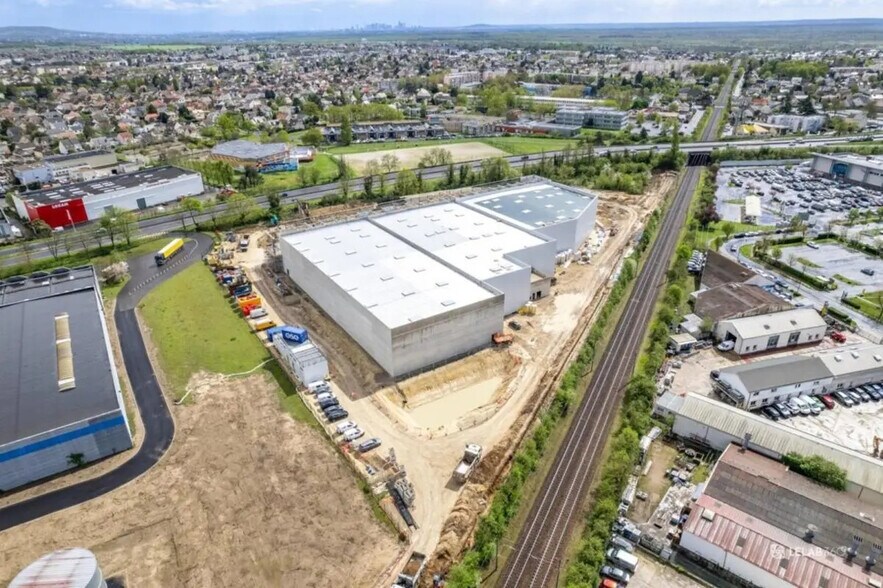 Bureau dans Conflans-Sainte-Honorine à louer - Photo du bâtiment - Image 2 de 12