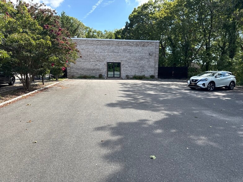 1229-1255 Lakeland Ave, Bohemia, NY for lease - Building Photo - Image 2 of 9