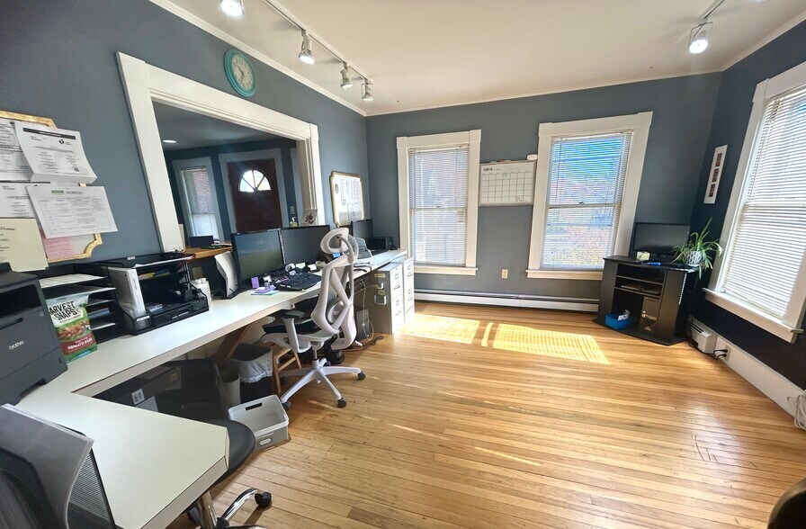 27 Village St, Concord, NH à vendre - Photo du bâtiment - Image 2 de 10