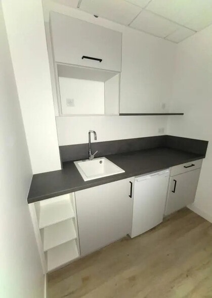 Office in Biarritz for lease - Interior Photo - Image 3 of 6