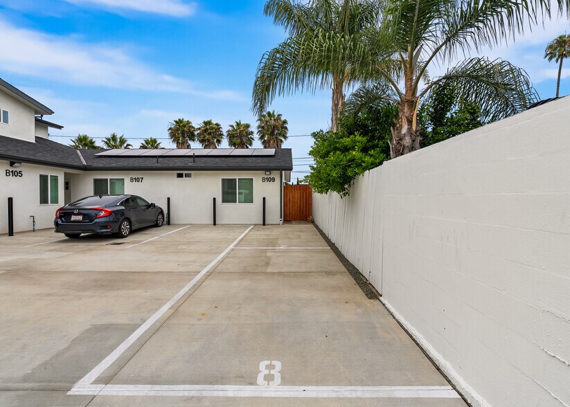 758 W 20th St, Costa Mesa, CA à vendre - Photo du bâtiment - Image 3 de 8