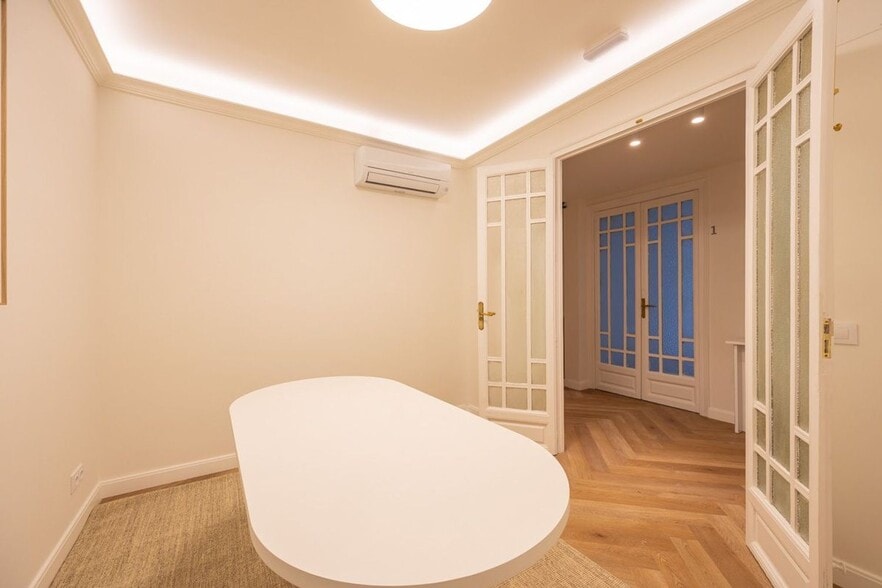 Calle de Francisco de Rojas, 9, Madrid, Madrid for lease - Interior Photo - Image 2 of 8