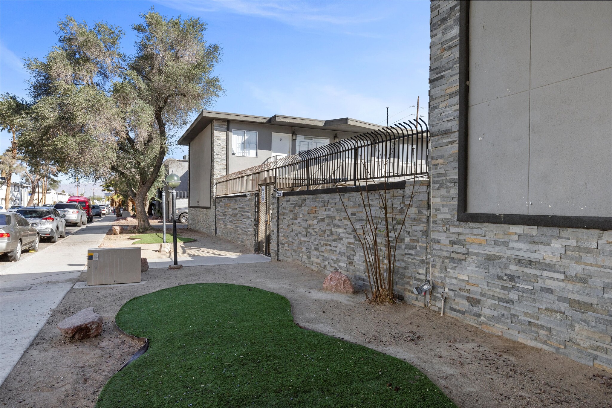 Lynnwood Apartments -28 Units portfolio of 3 properties for sale on LoopNet.ca Building Photo- Image 1 of 12