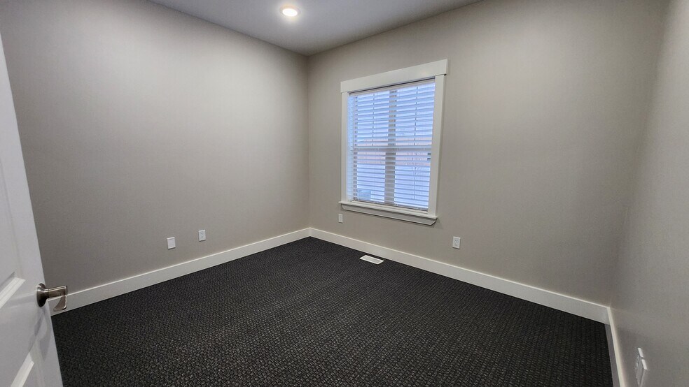 3345 Chasewood Dr, Ammon, ID à louer - Photo du bâtiment - Image 3 de 5