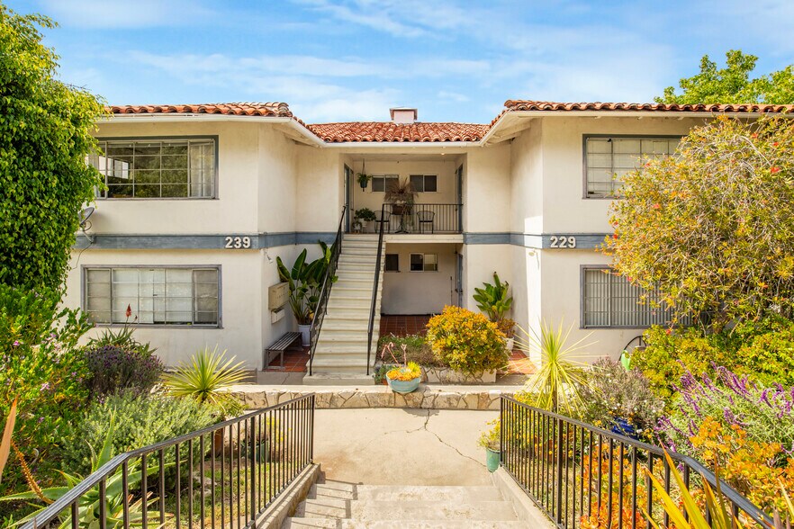 229 Palos Verdes Dr W, Palos Verdes Estates, CA à vendre - Photo du bâtiment - Image 3 de 33