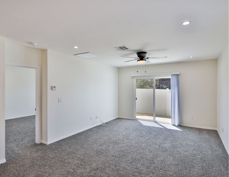 13537 5th St, Yucaipa, CA à vendre - Photo du bâtiment - Image 2 de 56