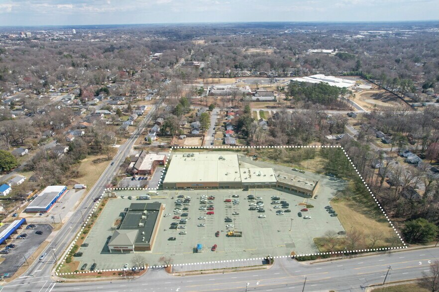 1911-1937 Coliseum Blvd, Greensboro, NC à louer - Photo du bâtiment - Image 2 de 12