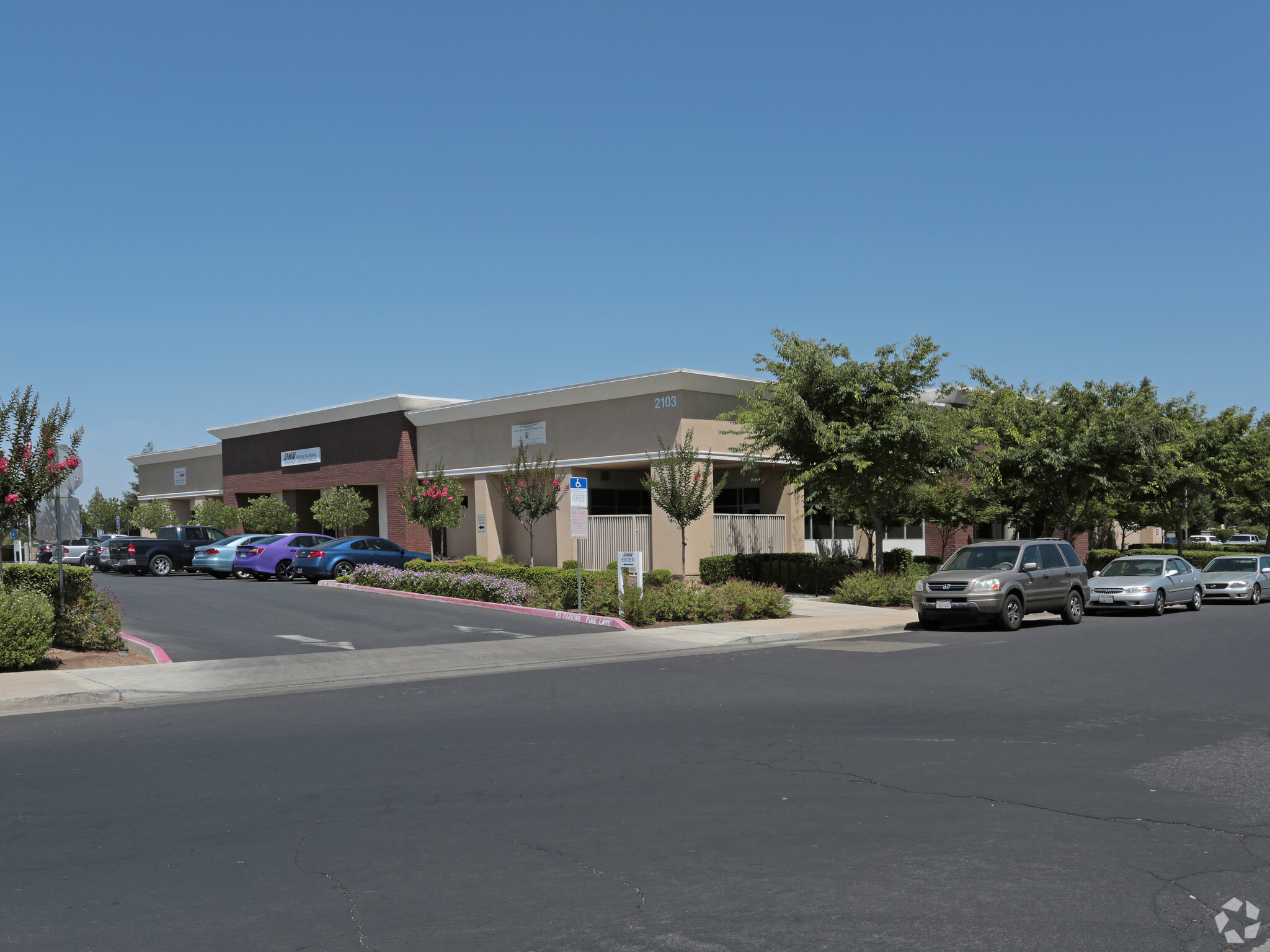 2103 N Shaw Ave, Clovis, CA for sale Primary Photo- Image 1 of 1