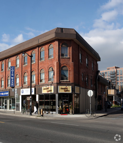 2790-2792 Dundas St W, Toronto, ON for lease - Primary Photo - Image 1 of 3