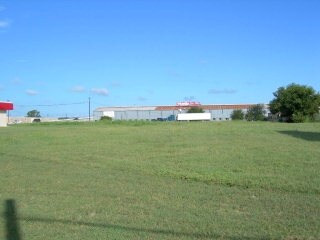 2030 N IH 35, San Marcos, TX à vendre - Photo du bâtiment - Image 1 de 8