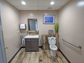 510-530 Oakleaf Ct, Joliet, IL for lease Building Photo- Image 2 of 6