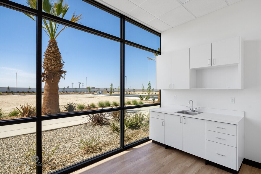 11905 Bolthouse Dr, Bakersfield, CA à louer - Photo intérieure - Image 3 de 9