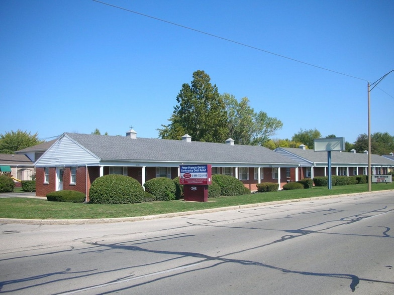 2106 W Mcgalliard Rd, Muncie, IN for lease - Building Photo - Image 2 of 11