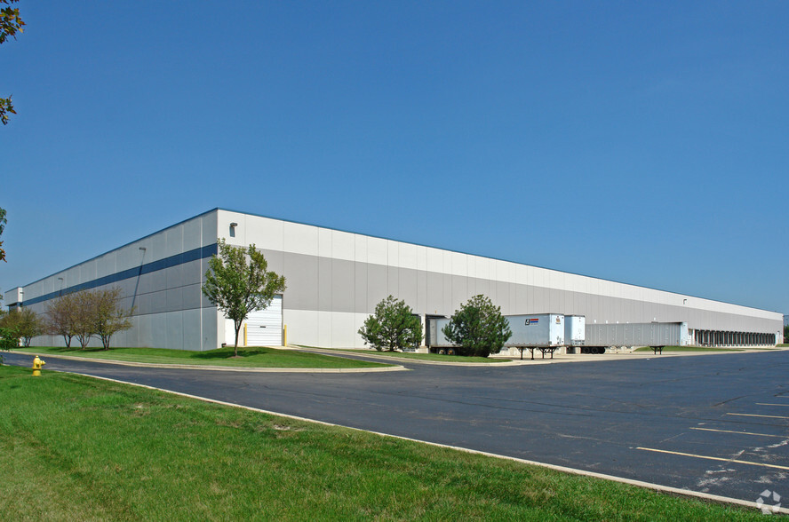 555 Remington Blvd, Bolingbrook, IL for lease - Building Photo - Image 1 of 3