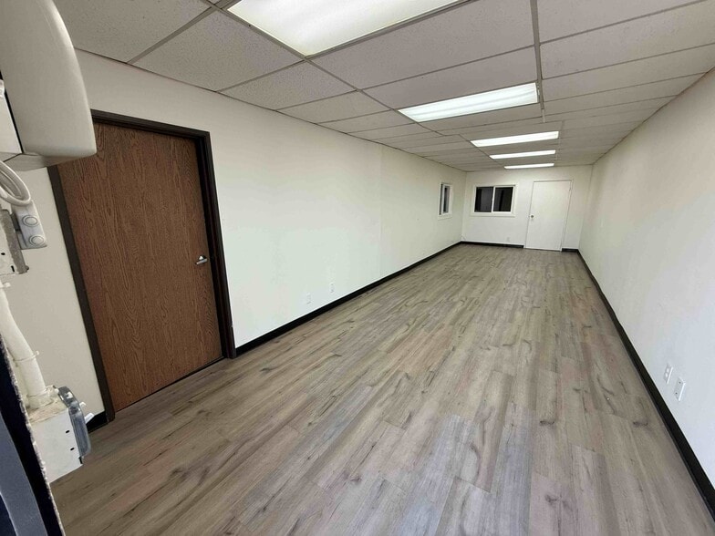 21610 Lassen St, Chatsworth, CA for lease - Building Photo - Image 3 of 6