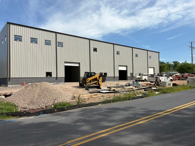17 Industrial dr, New Britain, PA à louer - Photo du bâtiment - Image 2 de 6
