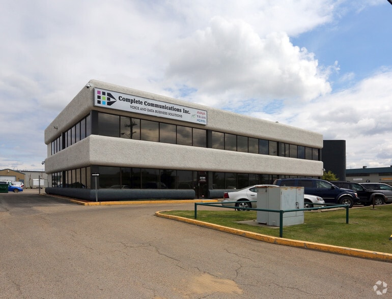 4103 97th St NW, Edmonton, AB à louer - Photo du bâtiment - Image 2 de 4