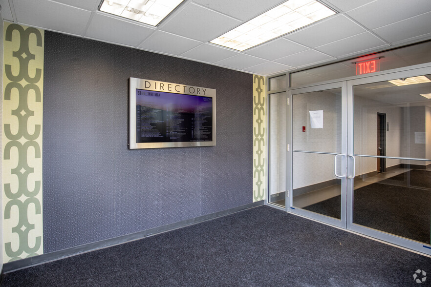 33 Walt Whitman Rd, Huntington Station, NY for lease - Lobby - Image 1 of 1