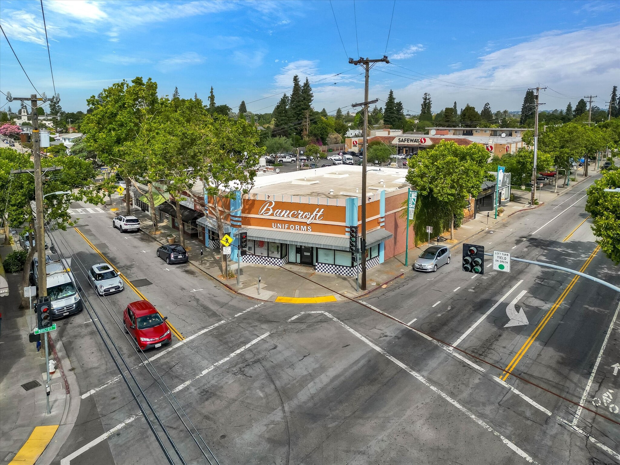 590 Dutton & 579 Bancroft - San Leandro portefeuille de 2 propriétés à vendre sur LoopNet.ca Photo du bâtiment- Image 1 de 14