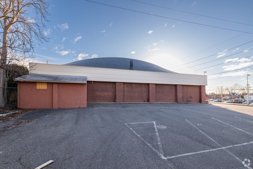 200 Landing Ave, Smithtown, NY for lease - Building Photo - Image 3 of 5