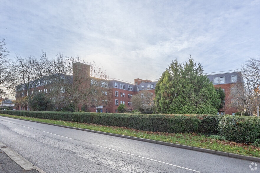 Irthlingborough Rd, Wellingborough for sale - Building Photo - Image 2 of 11