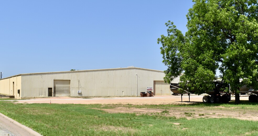 1009 2nd st, Brady, TX for sale - Building Photo - Image 2 of 24