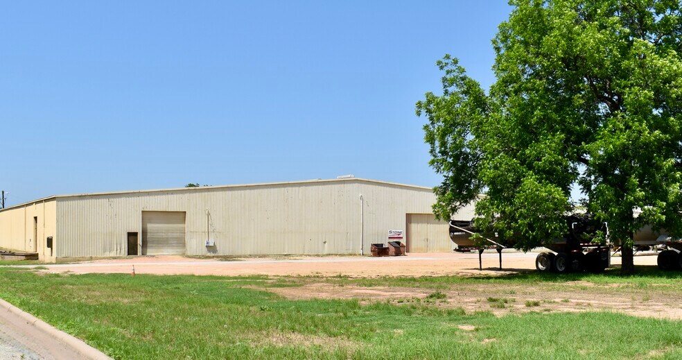 1009 2nd st, Brady, TX à vendre - Photo du bâtiment - Image 2 de 24