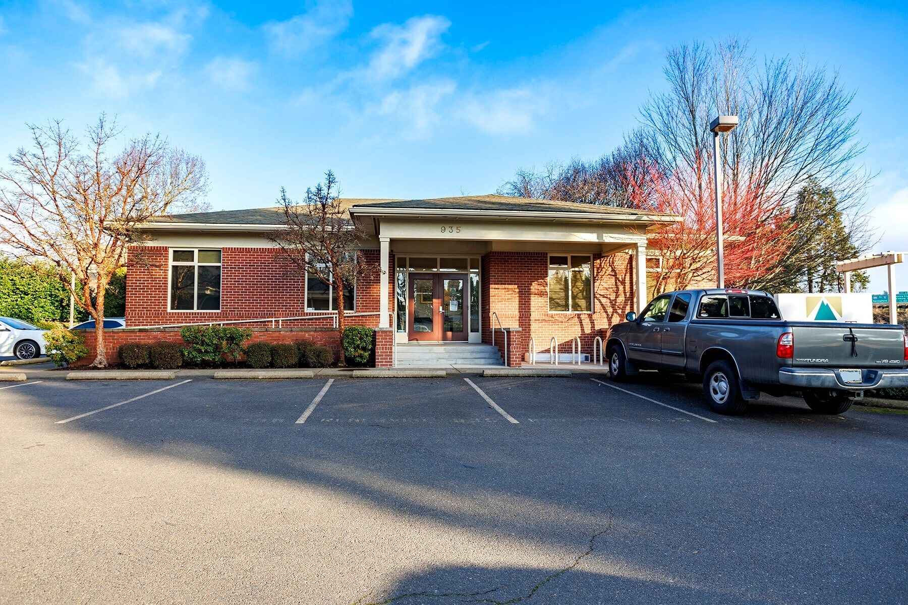 935 Willagillespie Rd, Eugene, OR for sale Building Photo- Image 1 of 1