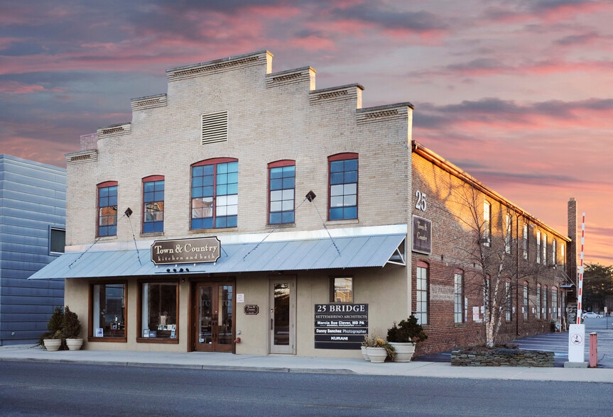 25 Bridge Ave, Red Bank, NJ for lease - Building Photo - Image 1 of 3