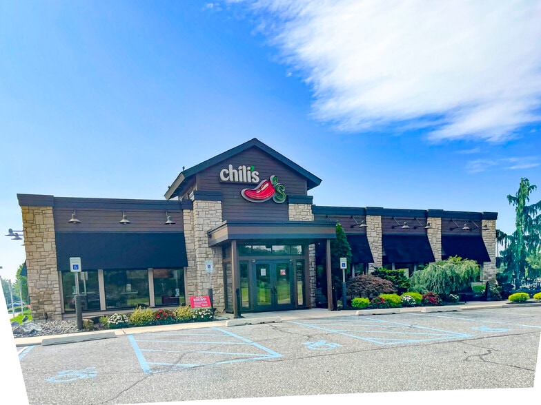 175-185 Morris Ave, Holtsville, NY for lease - Building Photo - Image 2 of 3