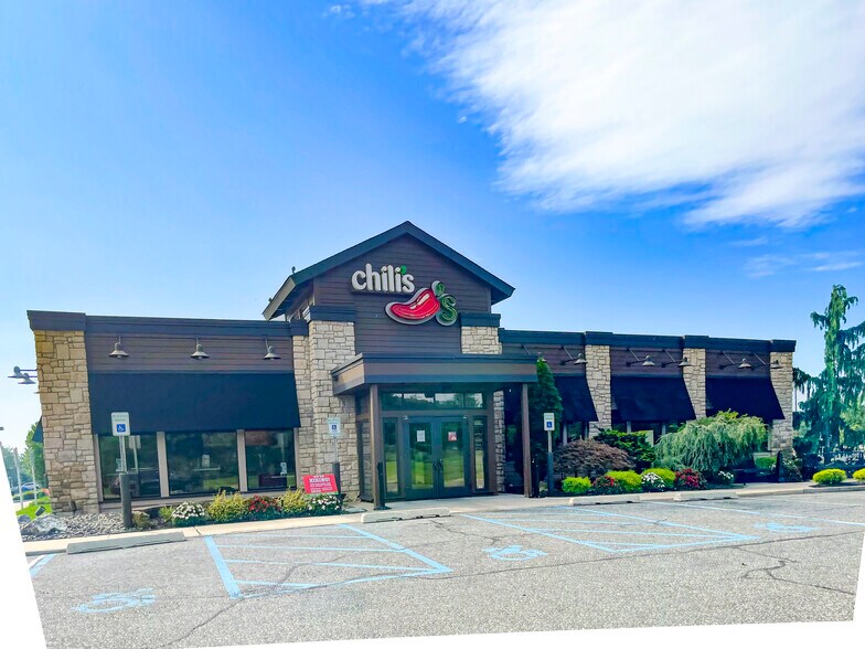 175-185 Morris Ave, Holtsville, NY à louer - Photo du bâtiment - Image 2 de 3