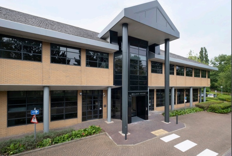 4 Falcon Way, Welwyn Garden City for lease Primary Photo- Image 1 of 4