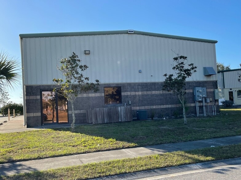 2337-2341 72nd Dr E, Sarasota, FL for lease - Building Photo - Image 3 of 10
