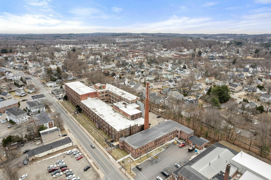 81 Apsley St, Hudson, MA for sale - Building Photo - Image 3 of 11